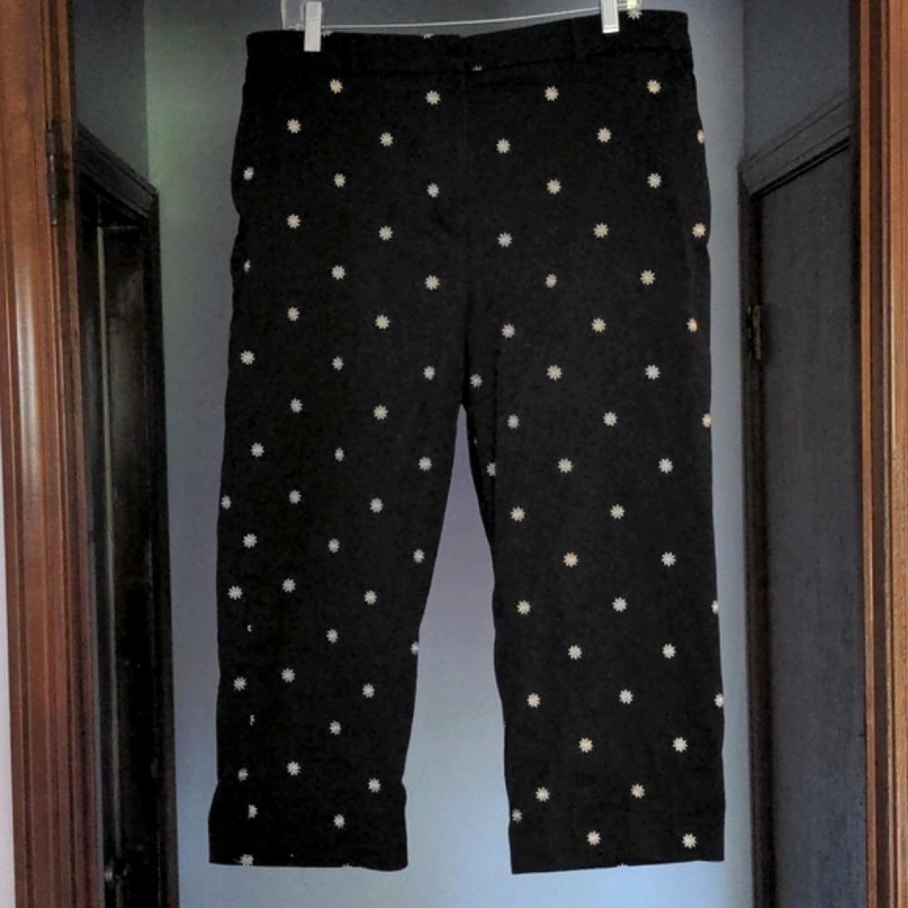 JM Collection Cropped Daisy Embroidered Pants